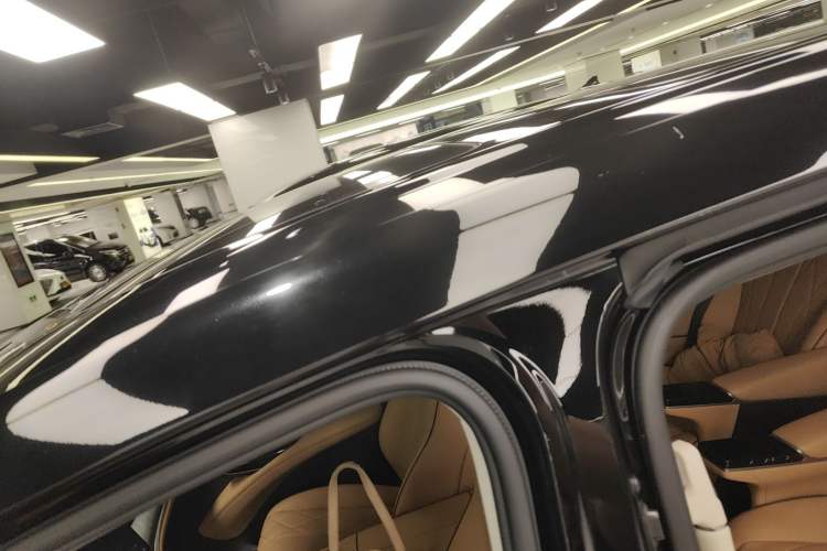 Used Denza D9 2024 DM-i 1050 Luxury Model Roof