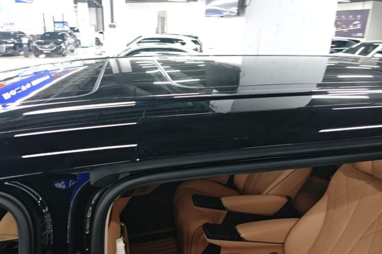 Used Denza D9 2024 DM-i 1050 Luxury Model Roof
