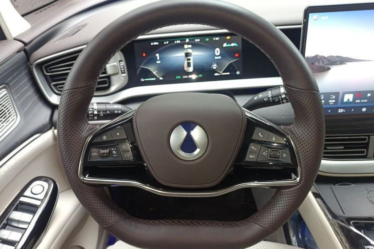 Used Denza D9 2024 DM-i 980 Four-Wheel Drive Prestige Model Steering Wheel
