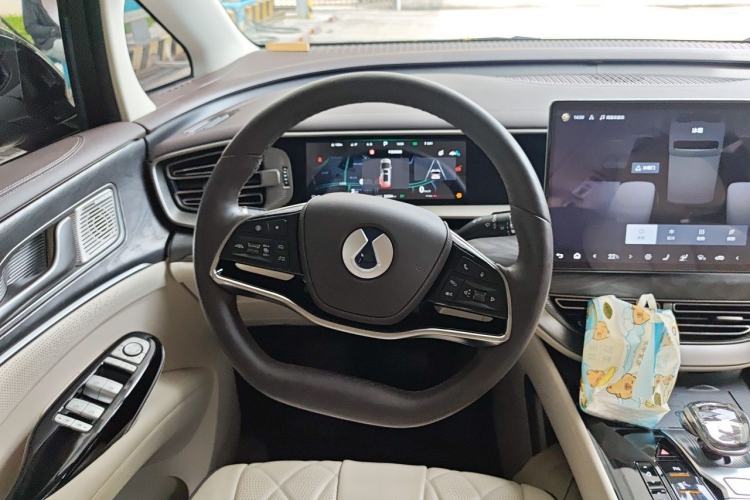 Used Denza D9 2024 DM-i 980 Four-Wheel Drive Prestige Model Steering Wheel