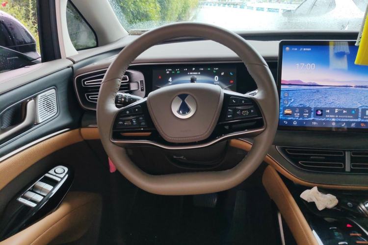 Used Denza D9 2024 DM-i 980 Four-Wheel Drive Prestige Model Steering Wheel