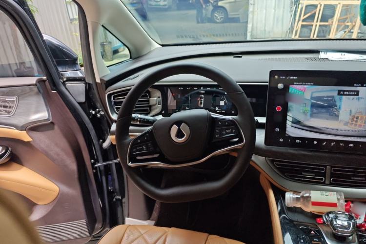 Used Denza D9 2024 DM-i 980 Four-Wheel Drive Prestige Model Steering Wheel