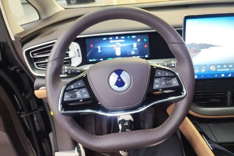 Used Denza D9 2024 DM-i 980 Four-Wheel Drive Prestige Model Steering Wheel