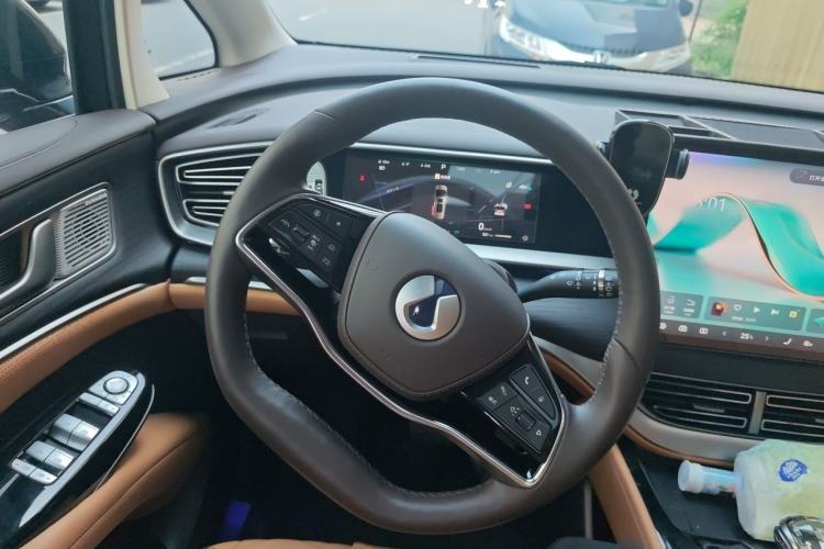 Used Denza D9 2024 DM-i 980 Four-Wheel Drive Prestige Model Steering Wheel
