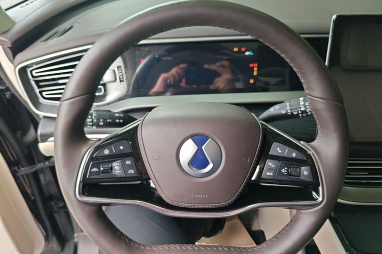 Used Denza D9 2024 DM-i 980 Four-Wheel Drive Flagship Model Steering Wheel