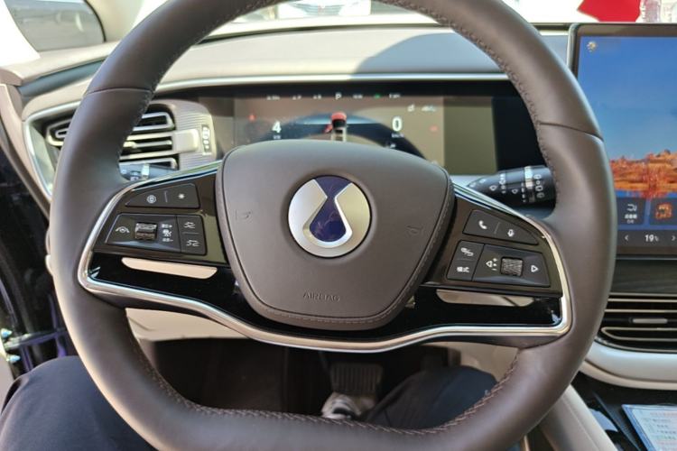 Used Denza D9 2024 DM-i 980 Four-Wheel Drive Prestige Model Steering Wheel