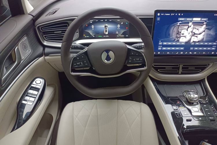 Used Denza D9 2024 DM-i 980 Four-Wheel Drive Prestige Model Steering Wheel