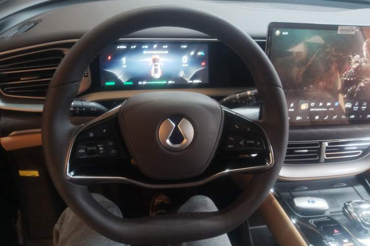 Used Denza D9 2024 EV 600 Four-Wheel Drive Prestige Model Steering Wheel