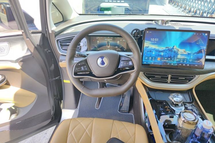 Used Denza D9 2024 DM-i 980 Four-Wheel Drive Prestige Model Steering Wheel