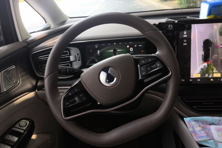 Used Denza D9 2024 DM-i 980 Four-Wheel Drive Prestige Model Steering Wheel