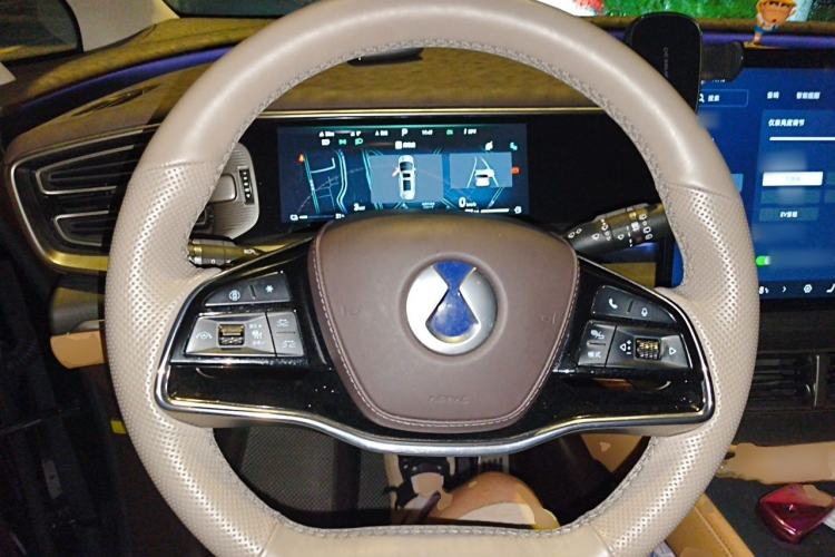 Used Denza D9 2024 DM-i 980 Four-Wheel Drive Prestige Model Steering Wheel