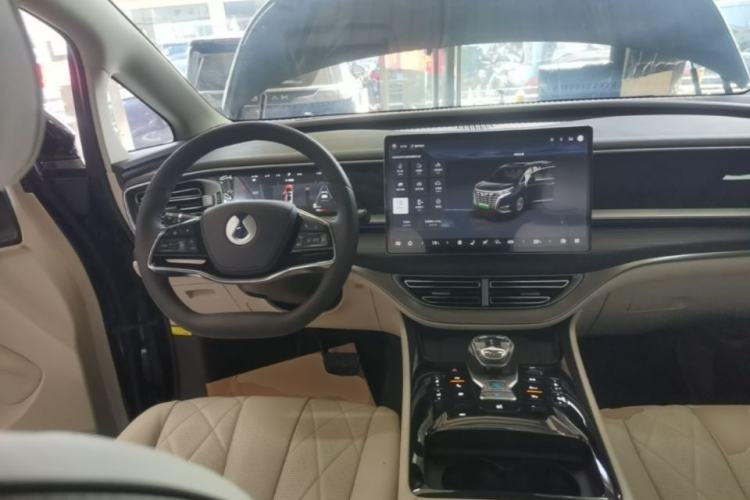 Used Denza D9 2024 DM-i 980 Four-Wheel Drive Prestige Model Steering Wheel