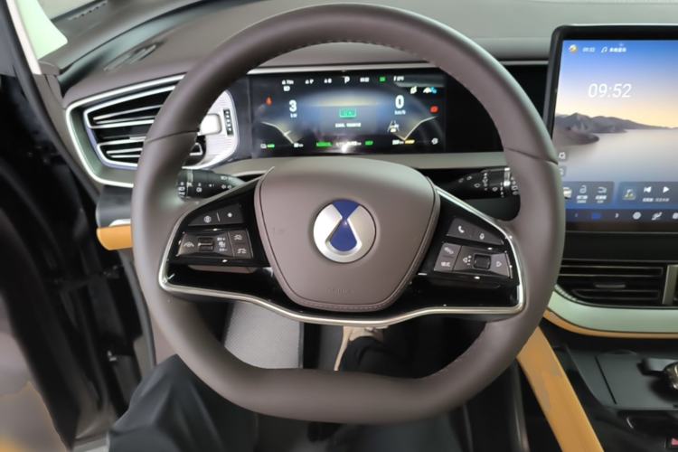 Used Denza D9 2024 DM-i 980 Four-Wheel Drive Prestige Model Steering Wheel