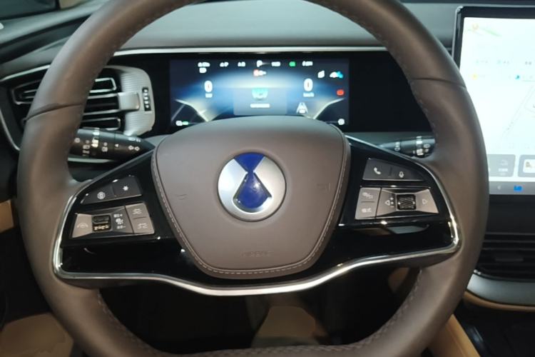 Used Denza D9 2024 DM-i 980 Four-Wheel Drive Flagship Model Steering Wheel