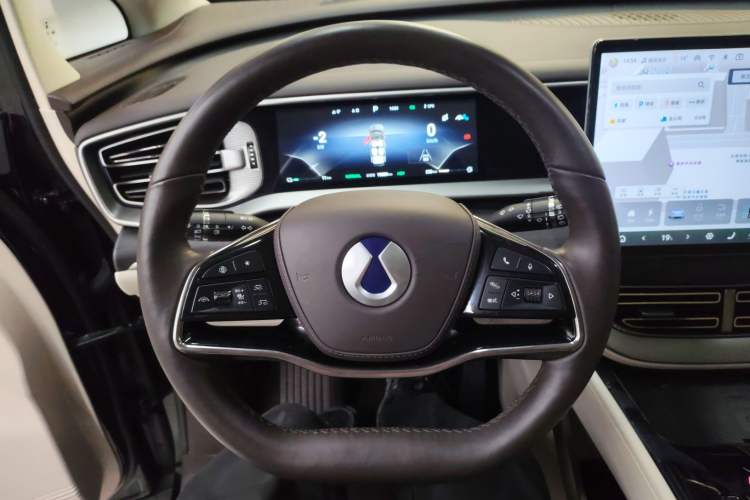 Used Denza D9 2024 DM-i 980 Four-Wheel Drive Flagship Model Steering Wheel