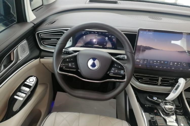 Used Denza D9 2024 DM-i 980 Four-Wheel Drive Prestige Model Steering Wheel