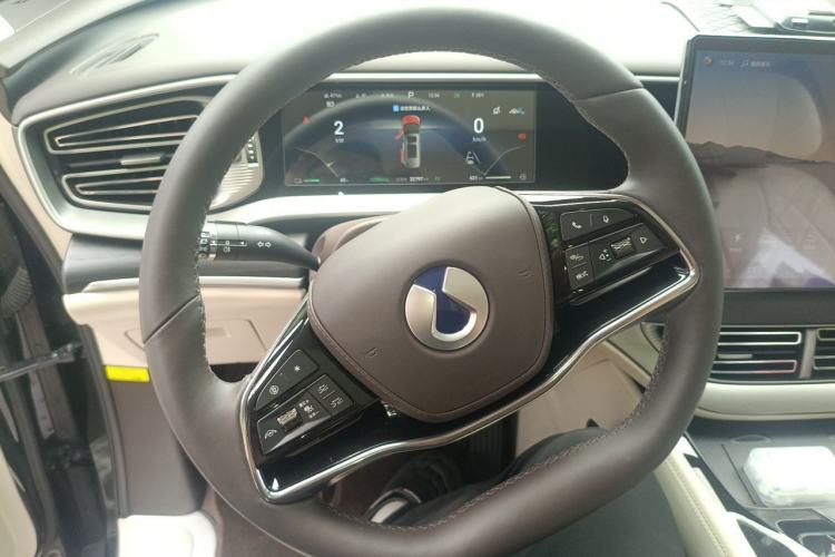 Used Denza D9 2024 DM-i 980 Four-Wheel Drive Flagship Model Steering Wheel