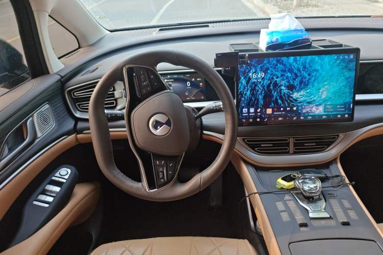 Used Denza D9 2024 DM-i 980 Four-Wheel Drive Prestige Model Steering Wheel