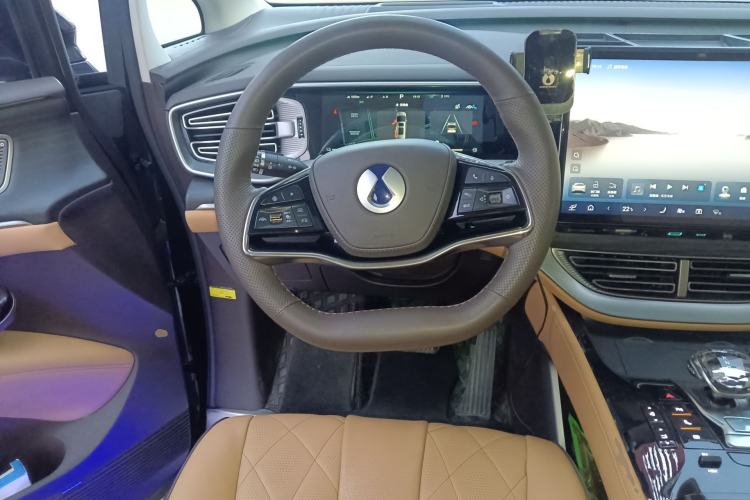 Used Denza D9 2024 DM-i 980 Four-Wheel Drive Prestige Model Steering Wheel