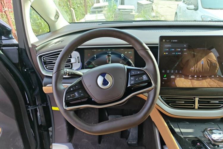 Used Denza D9 2024 DM-i 980 Four-Wheel Drive Flagship Model Steering Wheel