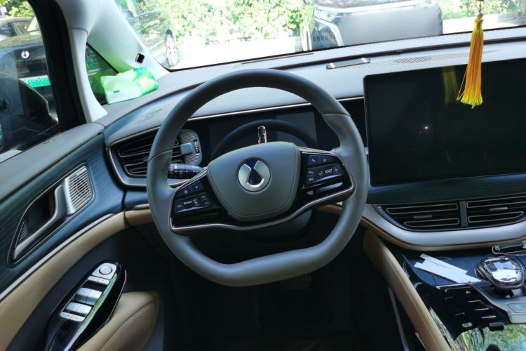 Used Denza D9 2024 DM-i 980 Four-Wheel Drive Prestige Model Steering Wheel
