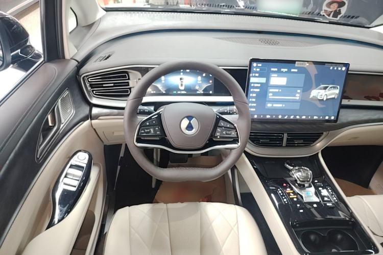 Used Denza D9 2024 DM-i 980 Four-Wheel Drive Prestige Model Steering Wheel