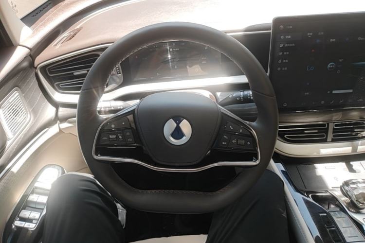 Used Denza D9 2024 DM-i 980 Four-Wheel Drive Flagship Model Steering Wheel