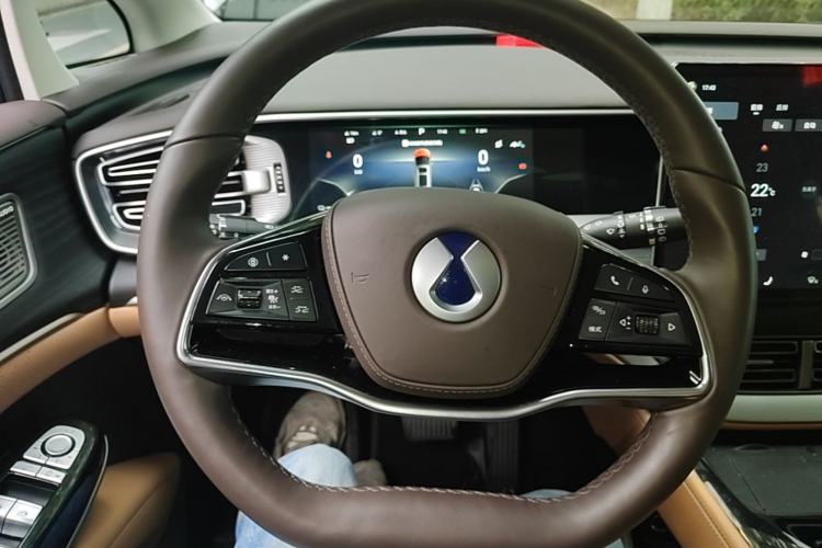 Used Denza D9 2024 DM-i 980 Four-Wheel Drive Prestige Model Steering Wheel
