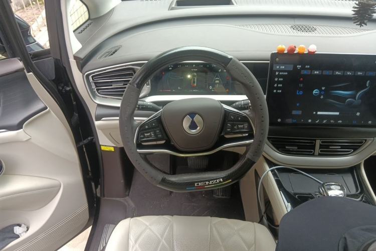 Used Denza D9 2024 DM-i 980 Four-Wheel Drive Prestige Model Steering Wheel