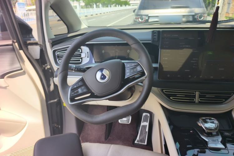 Used Denza D9 2024 DM-i 980 Four-Wheel Drive Prestige Model Steering Wheel