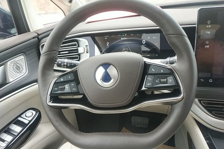 Used Denza D9 2024 DM-i 980 Four-Wheel Drive Flagship Model Steering Wheel