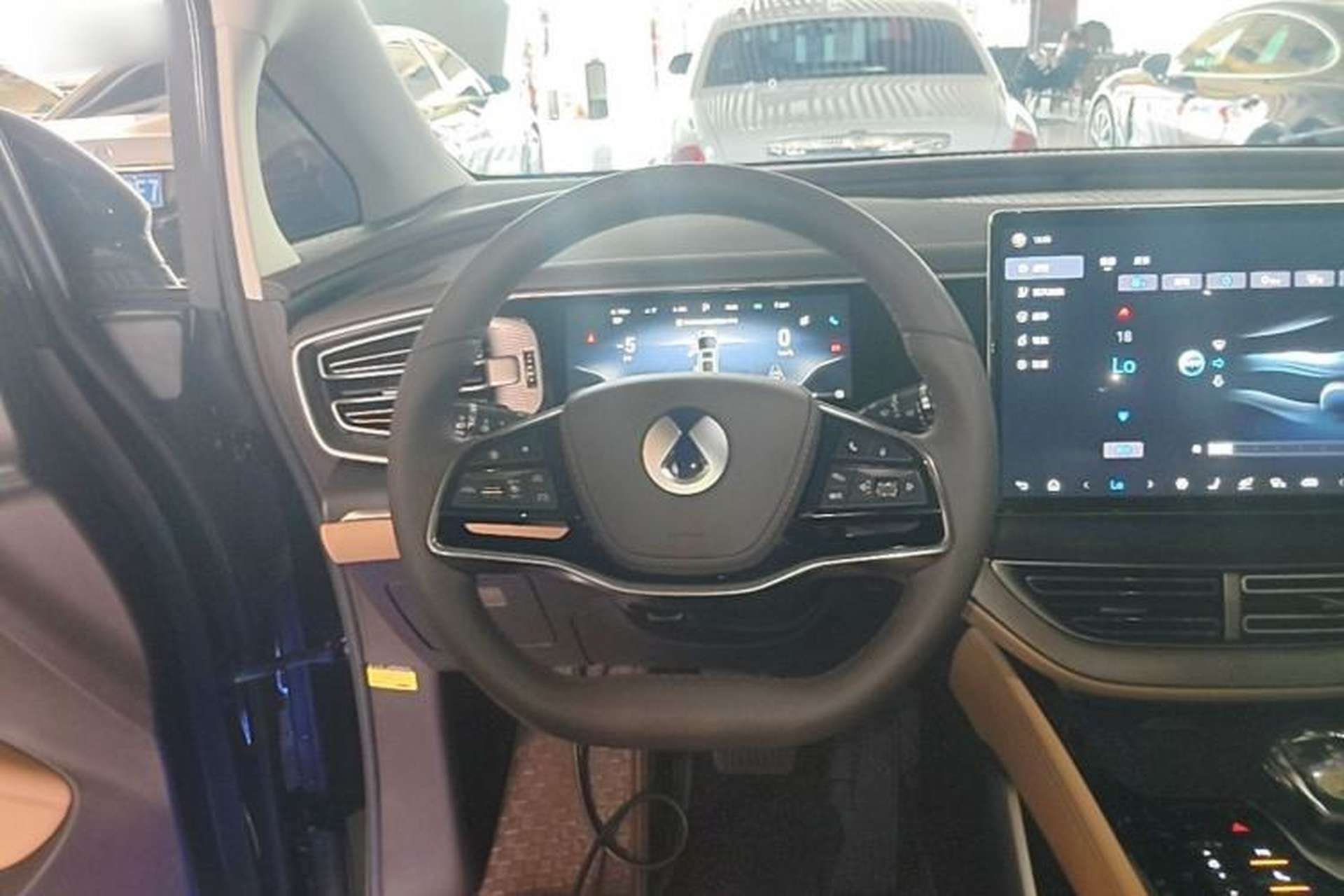 Used Denza D9 2024 DM-i 980 Four-Wheel Drive Prestige Model Steering Wheel