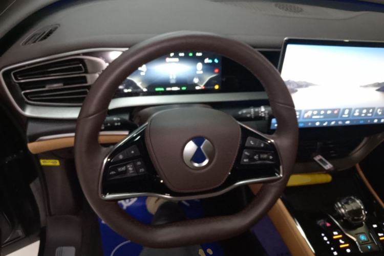 Used Denza D9 2024 DM-i 980 Four-Wheel Drive Prestige Model Steering Wheel
