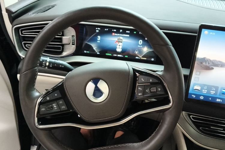 Used Denza D9 2024 DM-i 980 Four-Wheel Drive Prestige Model Steering Wheel