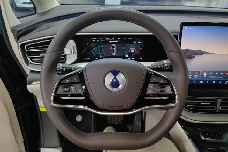 Used Denza D9 2024 DM-i 980 Four-Wheel Drive Prestige Model Steering Wheel