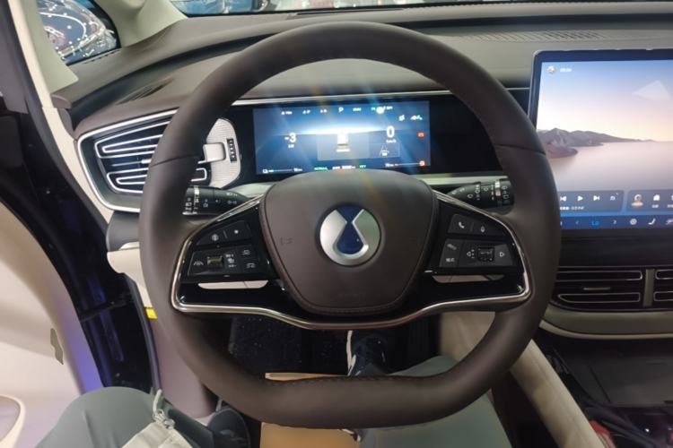 Used Denza D9 2024 DM-i 980 Four-Wheel Drive Flagship Model Steering Wheel