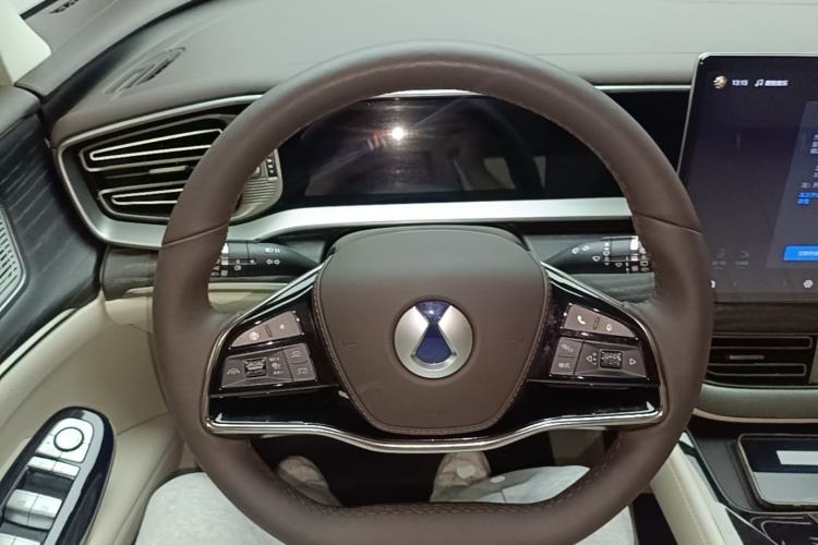 Used Denza D9 2024 DM-i 980 Four-Wheel Drive Prestige Model Steering Wheel