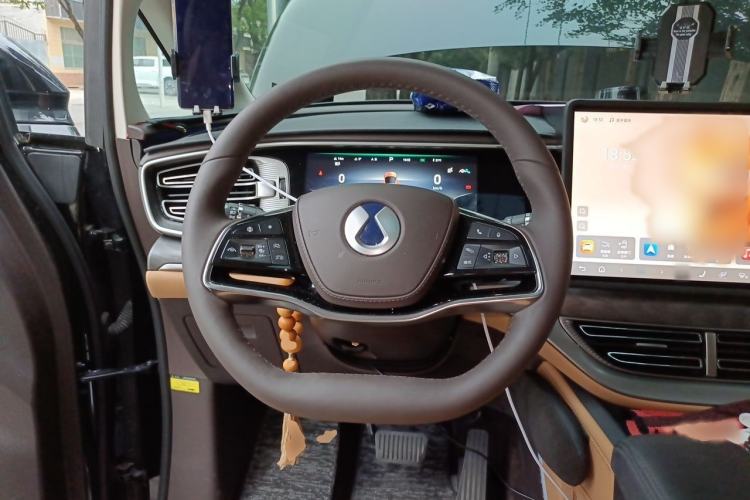 Used Denza D9 2024 EV 600 Four-Wheel Drive Prestige Model Steering Wheel