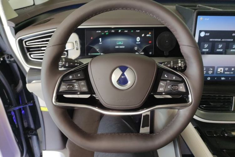 Used Denza D9 2024 DM-i 980 Four-Wheel Drive Flagship Model Steering Wheel