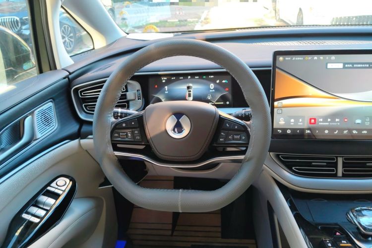 Used Denza D9 2024 DM-i 980 Four-Wheel Drive Prestige Model Steering Wheel