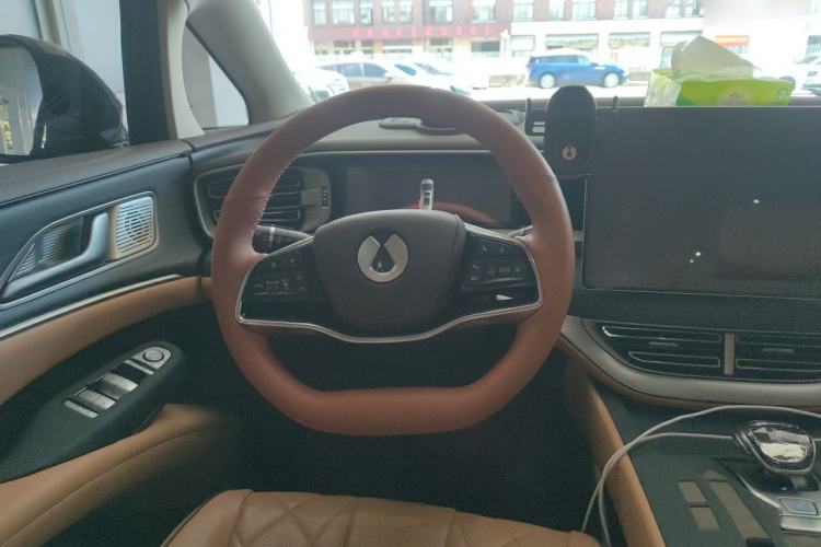 Used Denza D9 2024 DM-i 980 Four-Wheel Drive Prestige Model Steering Wheel