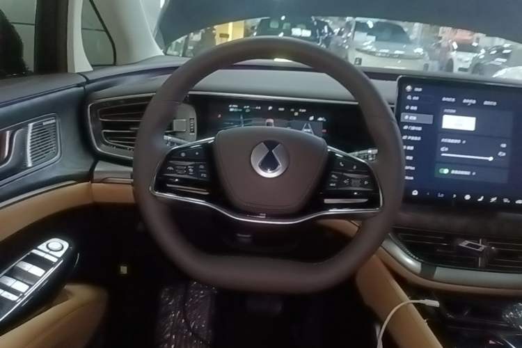 Used Denza D9 2024 DM-i 980 Four-Wheel Drive Prestige Model Steering Wheel