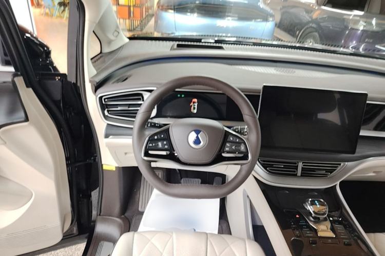 Used Denza D9 2024 DM-i 980 Four-Wheel Drive Flagship Model Steering Wheel