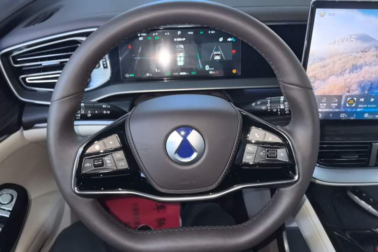 Used Denza D9 2024 DM-i 980 Four-Wheel Drive Prestige Model Steering Wheel