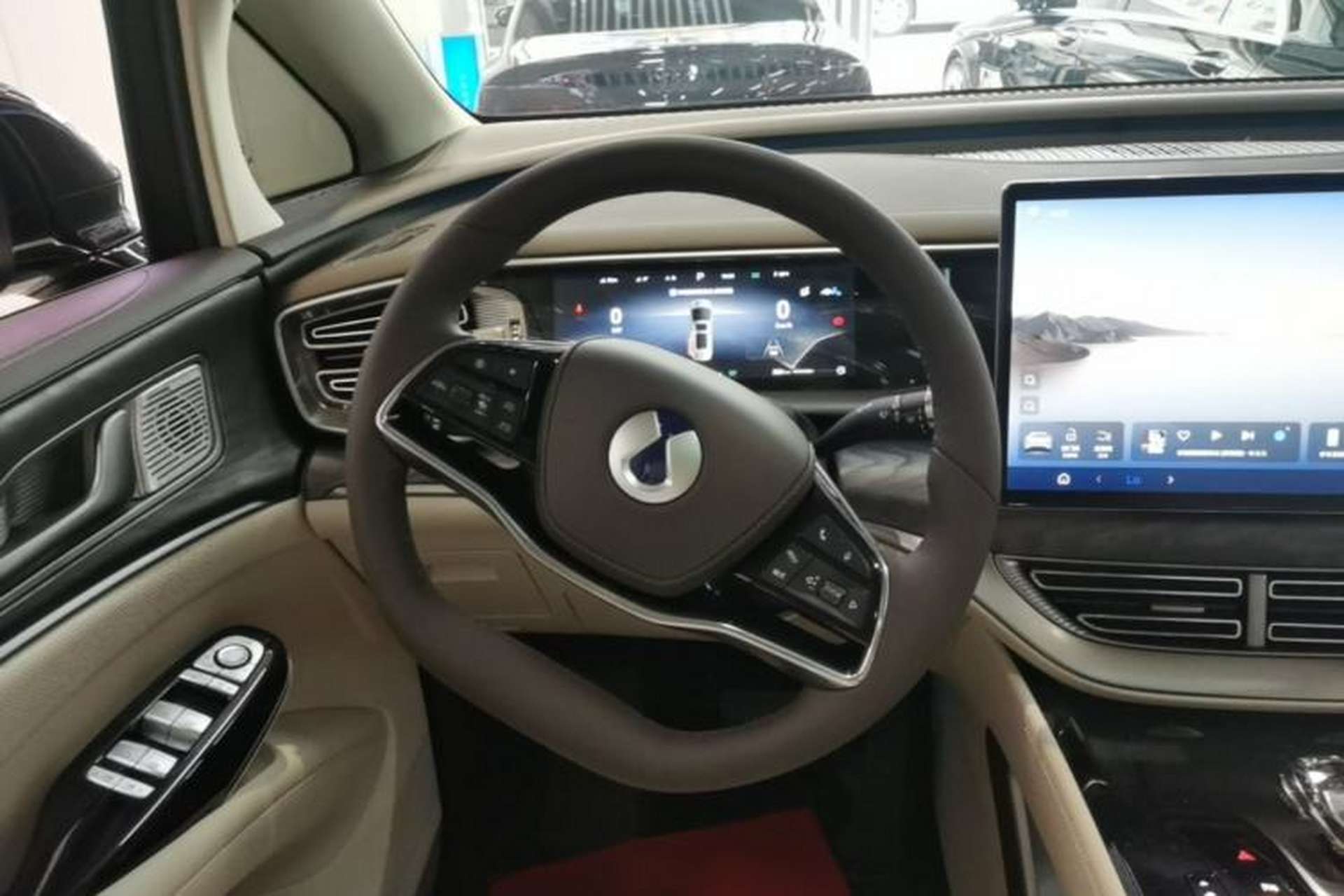 Used Denza D9 2024 DM-i 980 Four-Wheel Drive Prestige Model Steering Wheel