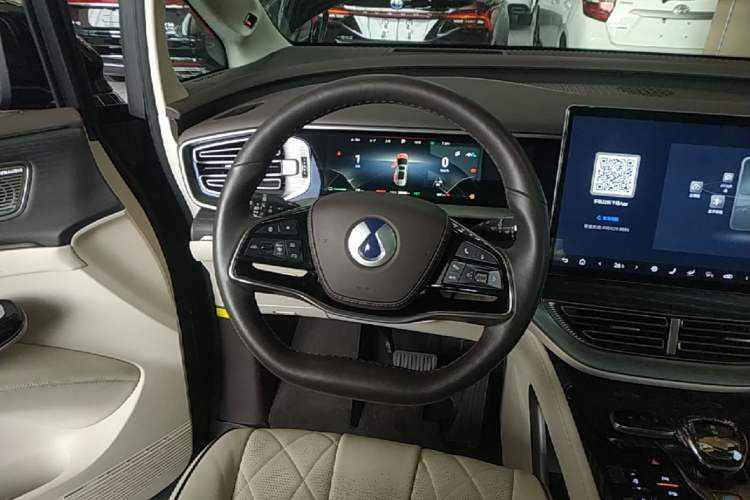 Used Denza D9 2024 DM-i 980 Four-Wheel Drive Flagship Model Steering Wheel