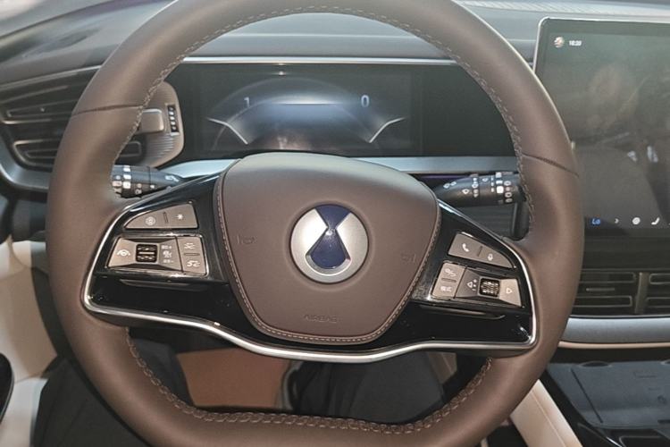 Used Denza D9 2024 DM-i 980 Four-Wheel Drive Prestige Model Steering Wheel