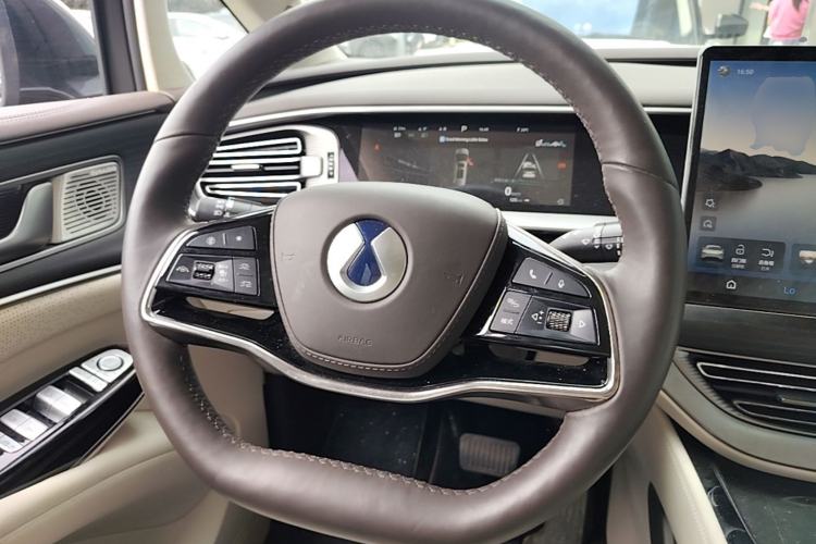 Used Denza D9 2024 DM-i 980 Four-Wheel Drive Flagship Model Steering Wheel