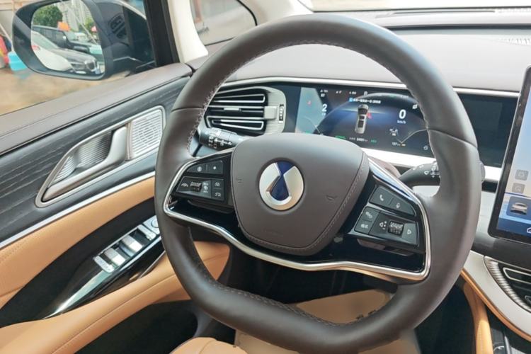 Used Denza D9 2024 DM-i 980 Four-Wheel Drive Prestige Model Steering Wheel
