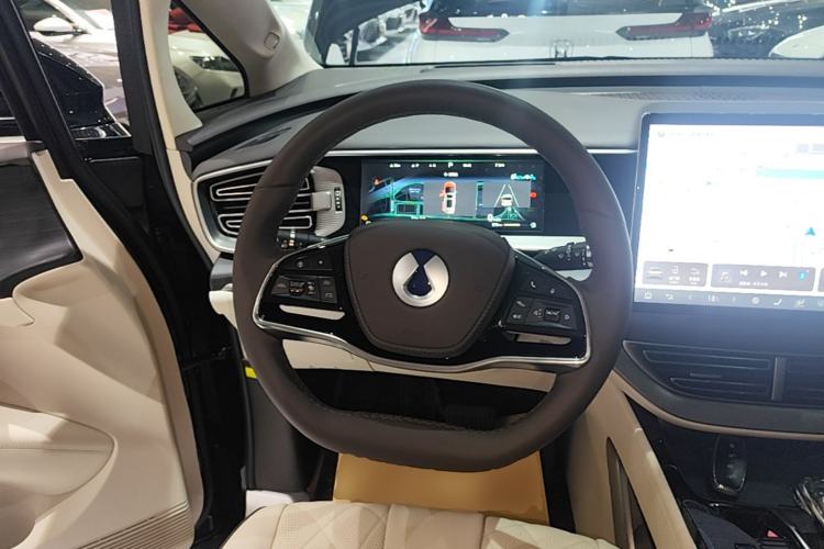 Used Denza D9 2024 DM-i 980 Four-Wheel Drive Flagship Model Steering Wheel